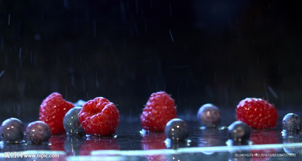 水果落下的慢镜头特写