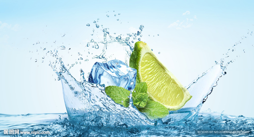 夏季冰和水凉爽化妆品海报背景