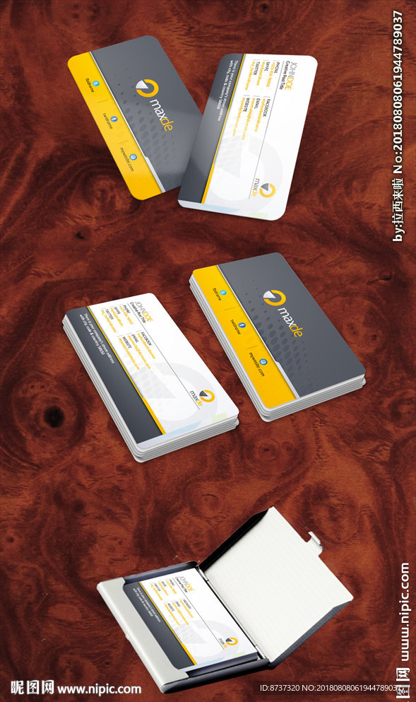 高档清新花纹名片