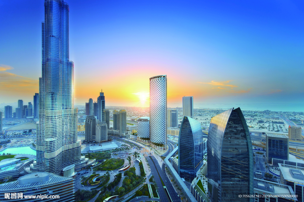 城市建筑 人物 植物  玻璃