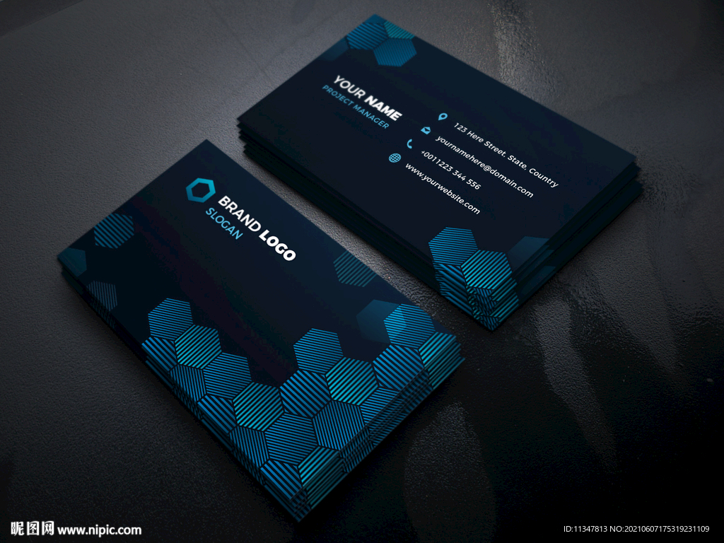 科技感深蓝色企业商务名片模板