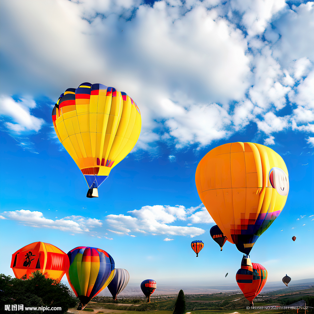 蓝天白云热气球