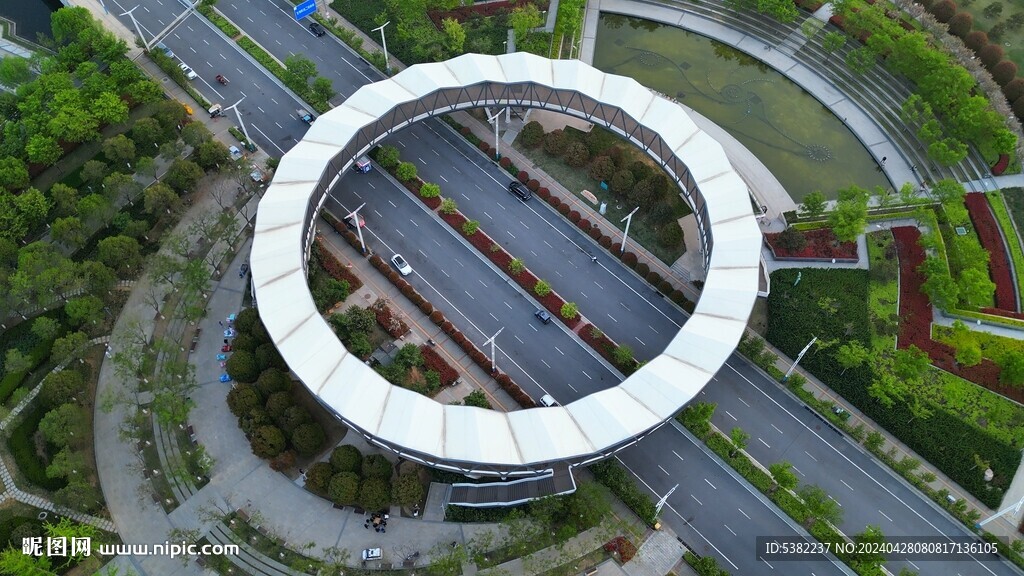 郑州航空港双鹤湖公园万花筒桥