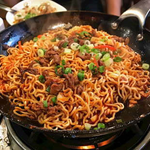 铁板黑椒牛肉炒面