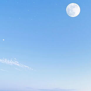 蔚蓝色天空月亮