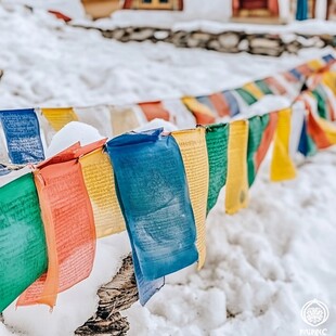 雪山风马旗