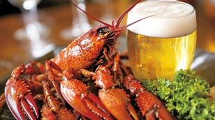 啤酒搭配小龙虾