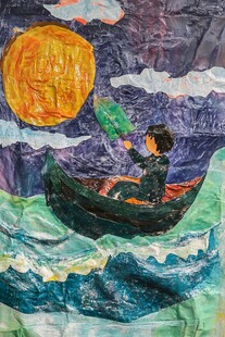 摇着小渔船的船娘