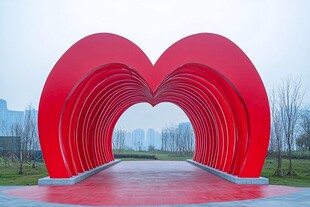 红色爱心雕塑