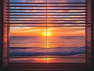 透过窗户的夕阳