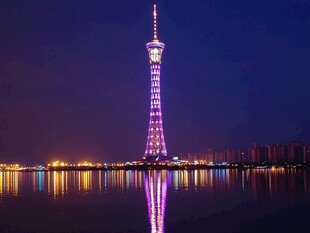 夜幕下的广州塔与珠江风光