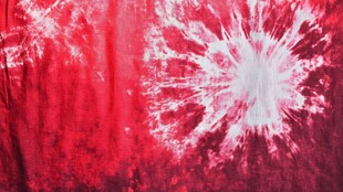 红色扎染抽象图案