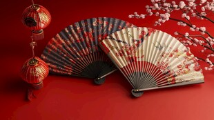 中国红扇子与梅花 象征美好未来