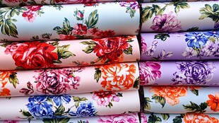 花卉图案布料卷