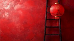 红墙梯影灯笼韵