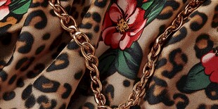 豹纹花卉布料与金属链条