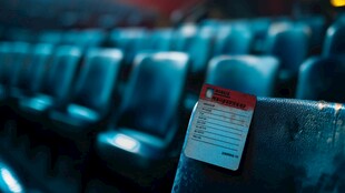 影院空位上的电影票