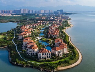 湖畔豪华别墅群全景风光