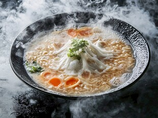 热气腾腾的美味日式拉面