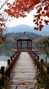 秋景湖畔木桥凉亭美如画