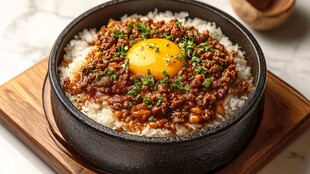 石锅肉末拌饭 美味诱人