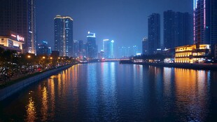 城市河畔璀璨夜景