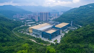 山间厂区的壮丽鸟瞰景观