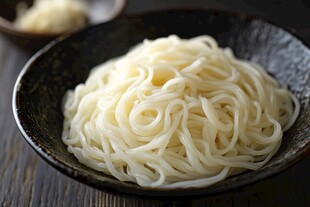 一碗素净的手工面条