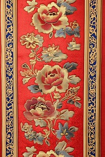 中式刺绣花卉红底精美纹样
