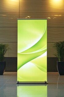 绿色动感易拉宝展示画面