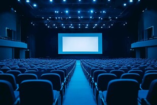 空旷影院等待观影时刻