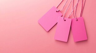 粉色空白吊牌悬挂展示