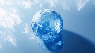 蓝色地球悬浮于晴朗天空