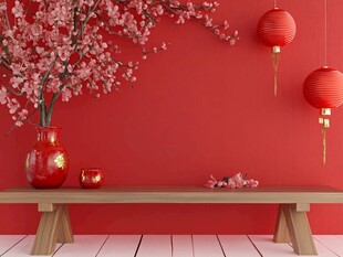 中式红墙下的新春装饰