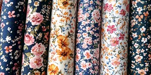 多彩花卉图案布料展示