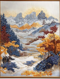 秋日山林雪景壮美画卷