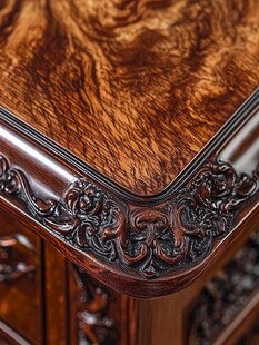 古典雕花红木家具一角