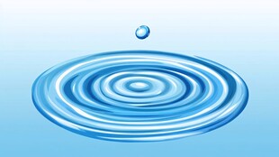 水滴入水泛起蓝色涟漪