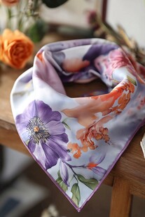 花卉图案真丝方巾展示