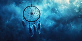 梦幻捕梦网悬于幽蓝背景