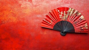 红扇映红墙 古典雅致风