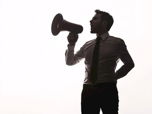 商务人士手持扩音器呼喊