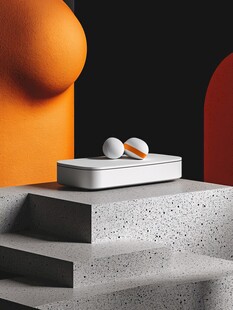 时尚耳机展示于创意场景