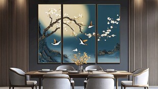 中式客厅的花鸟三联装饰画