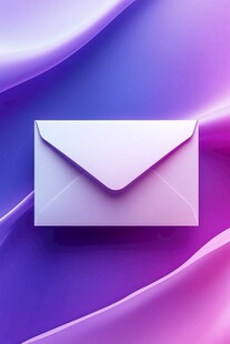 紫色背景上的立体信封图标