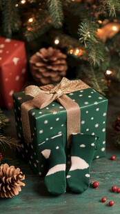 圣诞礼物与节日装饰场景