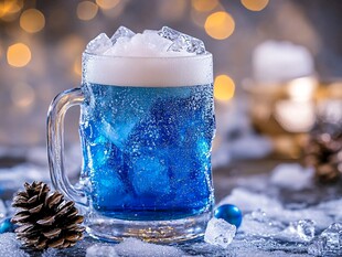冰爽蓝色啤酒圣诞氛围感