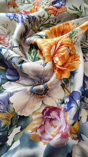 多彩花卉图案精美丝绸布料