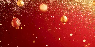 红色背景下的金色节日装饰