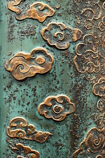 古铜云纹浮雕
